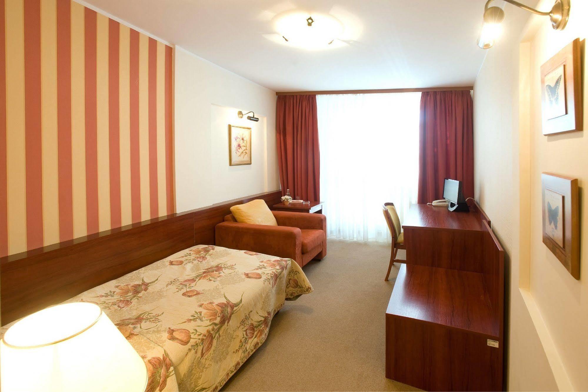 Hotel Dal Гданьск Экстерьер фото